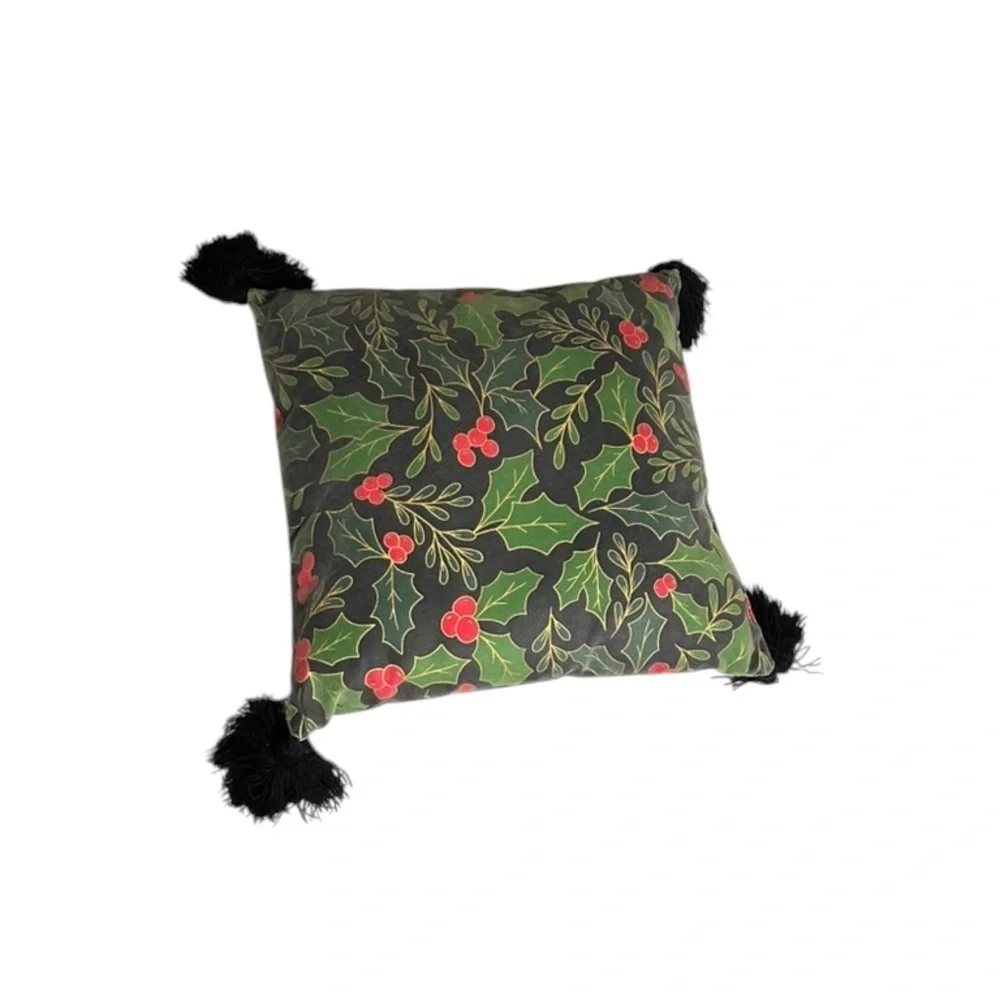 Festive‎ Christmas Holiday Holly Print Throw Pillows set